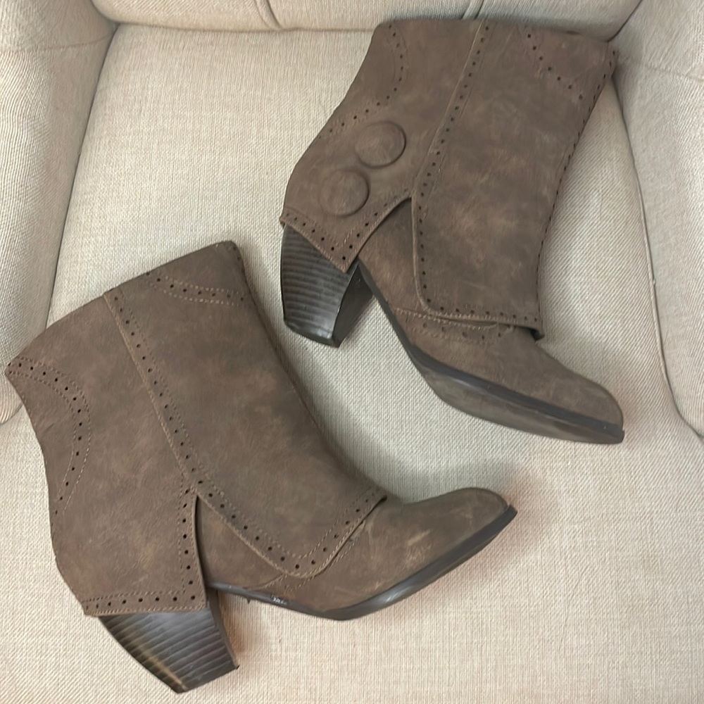 Womens Brown booties